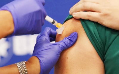 Y tế tuần qua: Việt Nam đẩy mạnh tiêm vaccine ngừa COVID-19