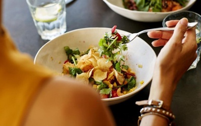 Sỏi túi mật: Nên ăn gì để giảm triệu chứng, ngăn sỏi tăng kích thước?