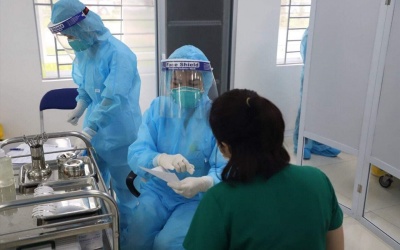Dịch COVID-19: Hơn 24.000 người được tiêm vaccine, 3 bệnh nhân tiên lượng xấu 