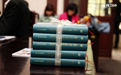 “Thuật ngữ Dược học Anh - Việt” của PGS.TS Lê Văn Truyền đến tay sinh viên trường Dược