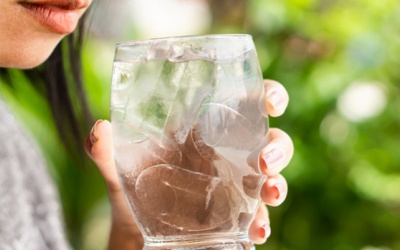 Uống nước đá vào thời điểm nào có thể gây hại cho sức khỏe?