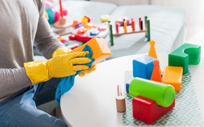 Mẹo làm sạch đồ chơi của trẻ trong mùa dịch tay chân miệng