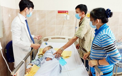 Nữ sinh lớp 12 xuất huyết não sau khi đi học về