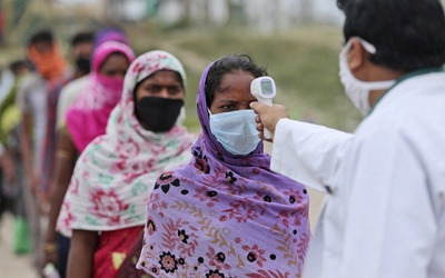 Đại dịch COVID-19 đang lây lan theo cấp số nhân