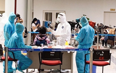Y tế tuần qua: Việt Nam cần cảnh giác với nguy cơ bùng phát trở lại của dịch COVID-19