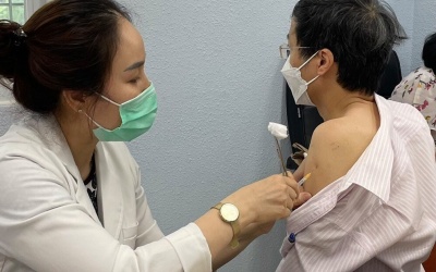 Hơn 425.000 người được tiêm vaccine COVID-19