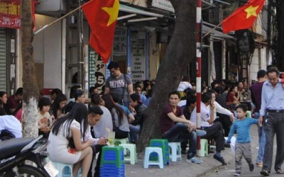 Hà Nội, TP. HCM tạm dừng các hoạt động không thiết yếu, buôn bán trên vỉa hè