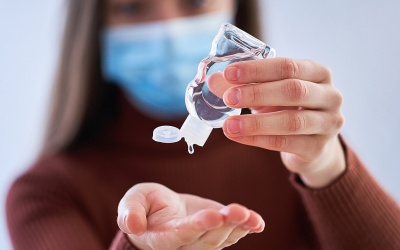 Sử dụng nước rửa tay khô đúng cách để phòng dịch COVID-19