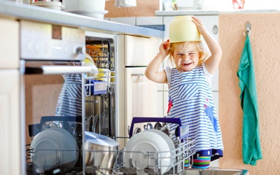 Tử vi thứ Bảy (8/5/2021): Kim Ngưu cần chú ý giải quyết việc nhà