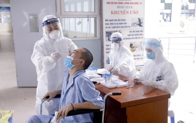 Bộ Y tế yêu cầu các bệnh viện khẩn trương giãn cách, tăng cường xét nghiệm