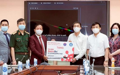 Bộ Y tế tiếp nhận 10.000 bộ kit xét nghiệm COVID-19 từ  Ampharco U.S.A