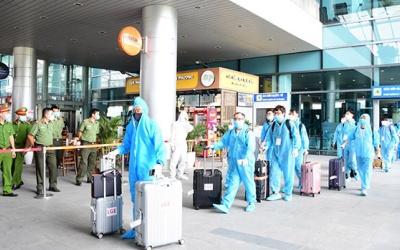 Tạm dừng việc nhập cảnh người nước ngoài, người Việt ở nước ngoài