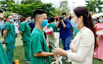 Hàng trăm “chiến sỹ” áo trắng đi vào tâm dịch Bắc Giang