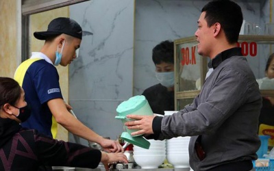 Từ 12h00 ngày 25/5, Hà Nội dừng các cơ sở ăn uống, nhà hàng, tập trung đông người