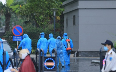 Hà Nội: Thêm 10 ca nghi nhiễm, nhiều chung cư bị phong tỏa