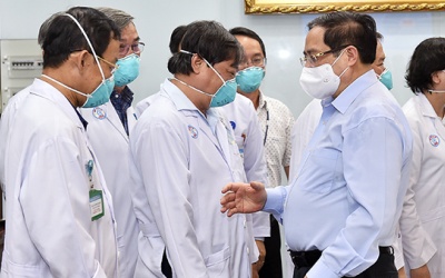 Thủ tướng gửi thư khen những “chiến sỹ áo trắng” ở tuyến đầu chống dịch