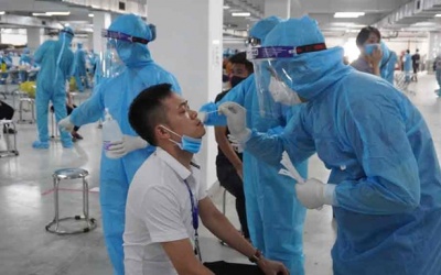 Bắt đầu tiêm vaccine COVID-19 cho công nhân ở Bắc Ninh và Bắc Giang