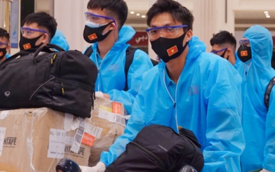 ĐT Việt Nam kín mít tại sân bay Dubai