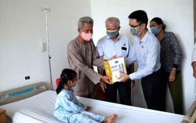 Vinamilk đã hỗ trợ hơn 1.200 ca mổ tim và mổ mắt