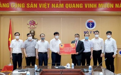 Bộ Y tế tiếp nhận 30 máy xét nghiệm COVID-19 qua hơi thở từ Vingroup