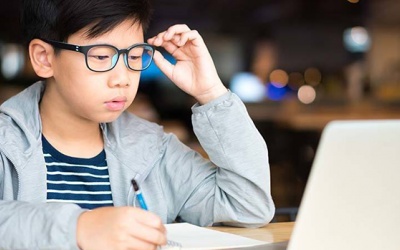 Bảo vệ mắt cho trẻ trong mùa dịch COVID-19