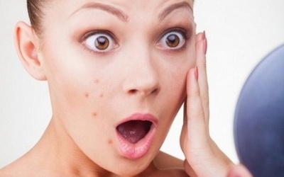 Những khói quen khi trang điểm khiến da ngày càng nhiều mụn