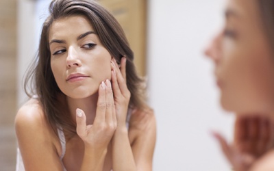 Nổi mụn khi dùng kem chống nắng: Vì đâu nên nỗi?