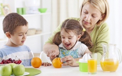 Cho trẻ ăn trái cây thế nào là hợp lý?