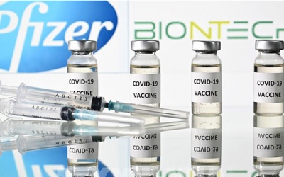 Y tế tuần qua: Việt Nam phê duyệt thêm vaccine Pfizer