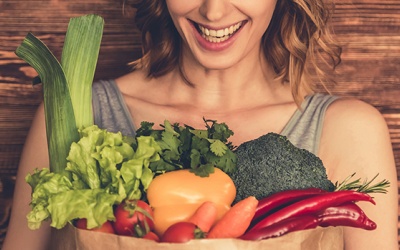 5 cách tự nhiên giúp làm mờ đốm đồi mồi trên da