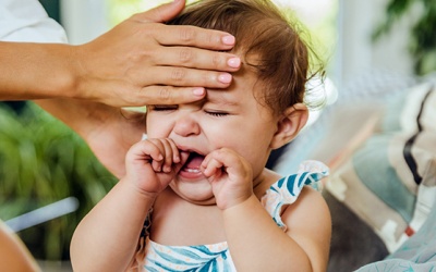 Những thói quen khiến trẻ bị viêm họng cấp trong mùa Hè