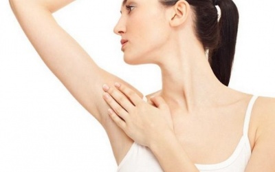 Mẹo chăm sóc vùng da dưới cánh tay mùa nắng nóng đúng cách