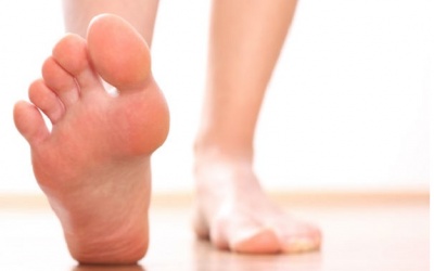 Bí quyết chăm sóc bàn chân trong những ngày mưa