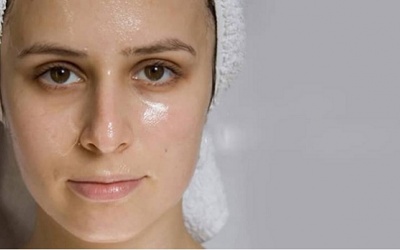 Mẹo đơn giản để giảm tiết mồ hôi mặt trong mùa Hè