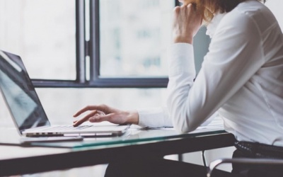 Bí quyết bảo vệ làm da trước tác hại của bức xạ từ màn hình máy tính