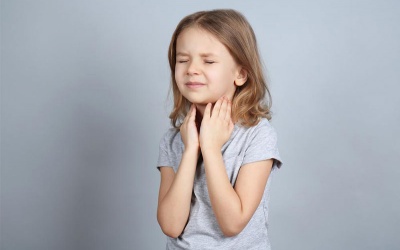 Nguyên nhân khiến trẻ bị viêm họng, ho kéo dài và cách điều trị