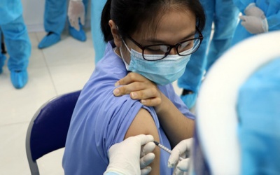 Bộ Y tế yêu cầu tăng tốc, mở rộng đối tượng tiêm vaccine COVID-19