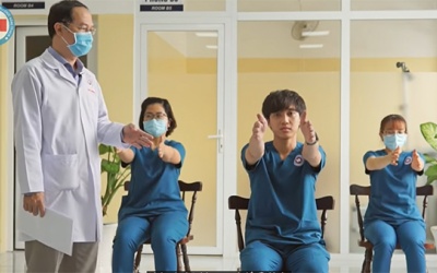 Bài tập giúp bệnh nhân mắc COVID-19 phục hồi phổi 