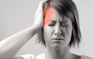 Tại sao người bị mỡ máu cao hay đau đầu, chóng mặt, tê bì chân tay?