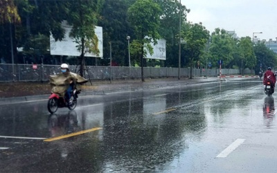 Bắc Bộ kết thúc đợt nắng nóng diện rộng, Nam Bộ mưa dông gia tăng