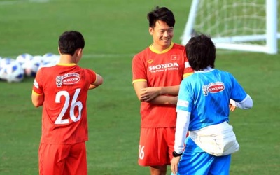 ĐT Việt Nam vỡ hàng thủ, Xuân Trường, Tuấn Hải khiến thầy Park khó nghĩ