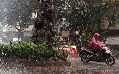 Hà Nội và nhiều tỉnh phía Nam mưa to, cảnh báo lũ quét, sạt lở đất 