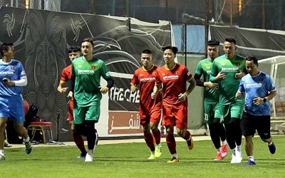 Văn Lâm cùng ĐT Việt Nam tập trong thời tiết nóng tới 43 độ C