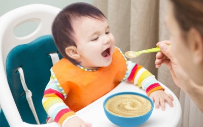 10 loại thực phẩm trẻ dưới 1 tuổi không nên ăn