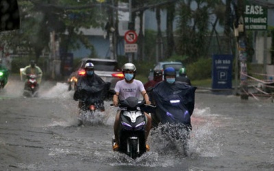 Cảnh báo mưa lớn tại Bắc Bộ và Nam Bộ trong đêm 2/9
