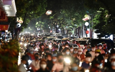 Các chuyên gia nói gì về 'biển người' ra đường đêm Trung Thu ở Hà Nội?
