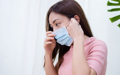 Kiểm soát mùi hôi miệng dưới lớp khẩu trang