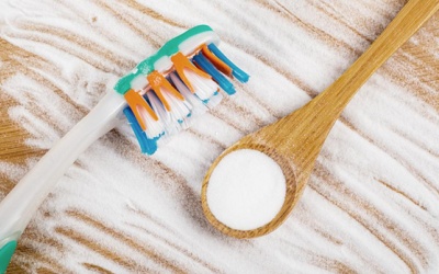 Infographic: 10 cách giúp làm trắng răng tự nhiên, an toàn