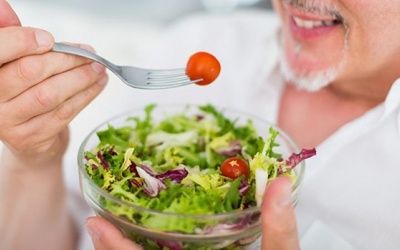 Hướng dẫn ăn uống đúng cách giúp giảm nhẹ bệnh Parkinson