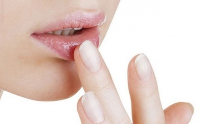 'Bỏ túi' bí quyết trị môi khô, nứt nẻ ngay tại nhà